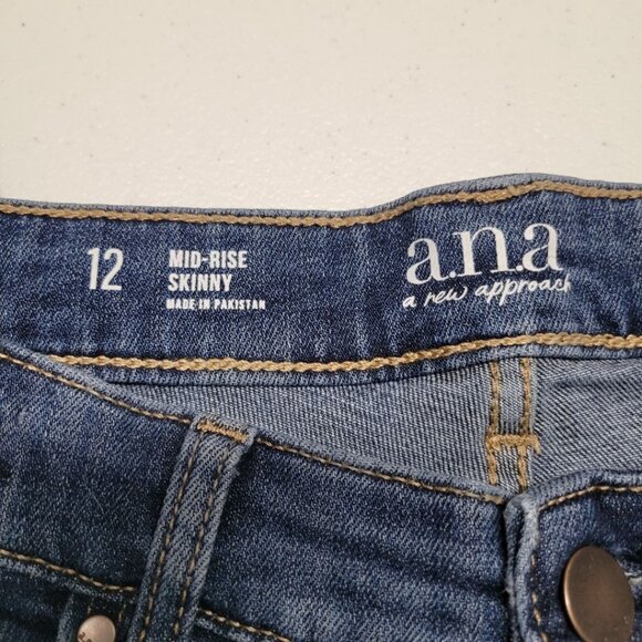 a.n.a. Skinny Jeans Midrise Soft Stretch Tags Fitted Hip Thigh Blue Denim 12 NWT - Picture 4 of 8
